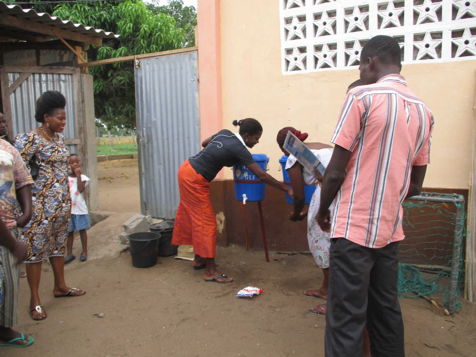 Démonstration communautaire de lavage des mains