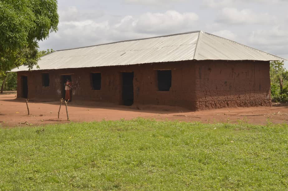 École rurale documentée dans le travail de SM-VM